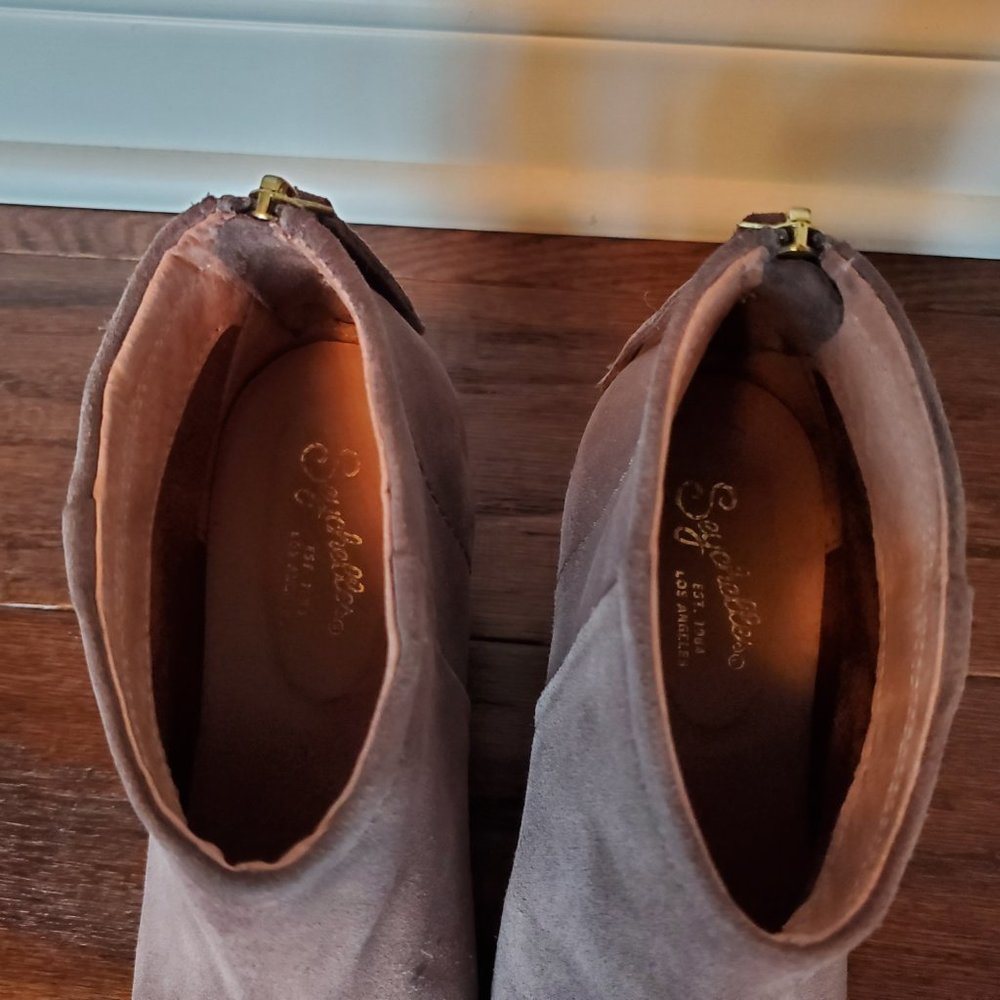 Seychelles • Suede Bootie - Picture 5 of 6